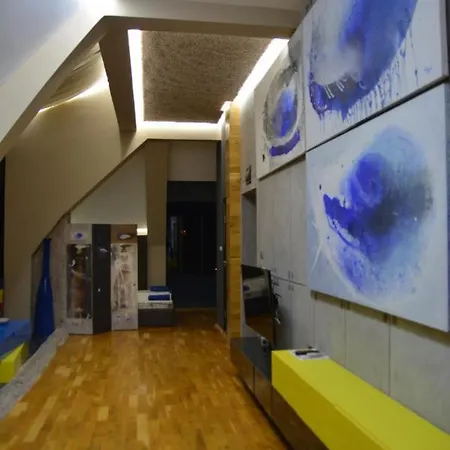 Art Penthouse *